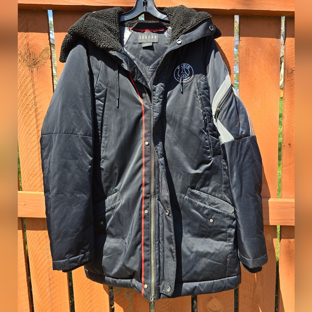 NIKE JORDAN MEN'S PARKA LIMITED EDITION  Size M